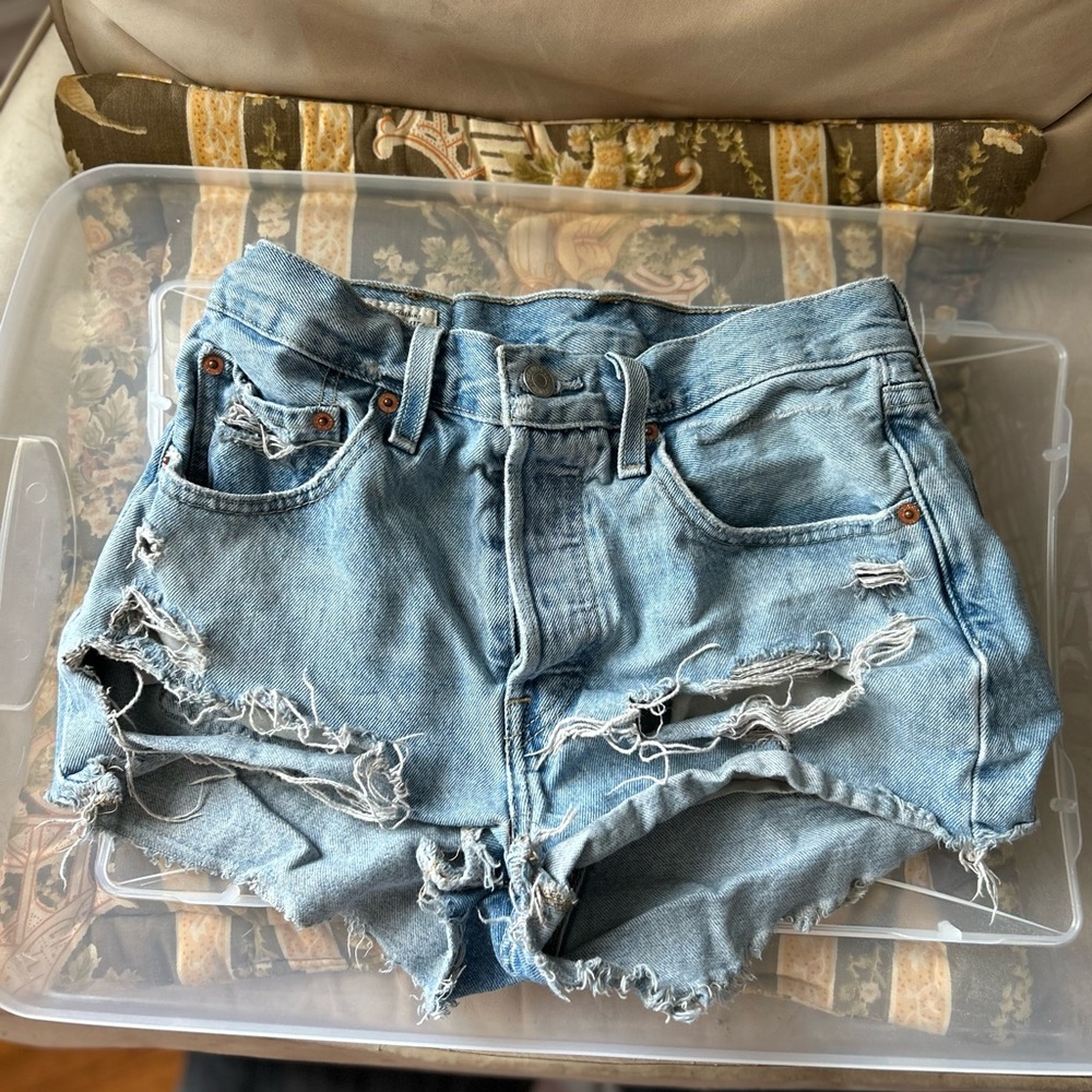 Size 25 light blue distressed Levi shorts